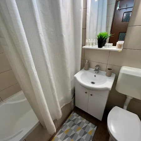 Apartament 3 Camere, Dotat Cu Toate Utilitatile